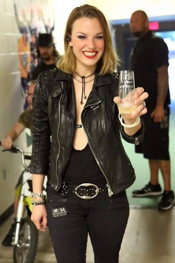 Lzzy Hale - Nuded Photo.